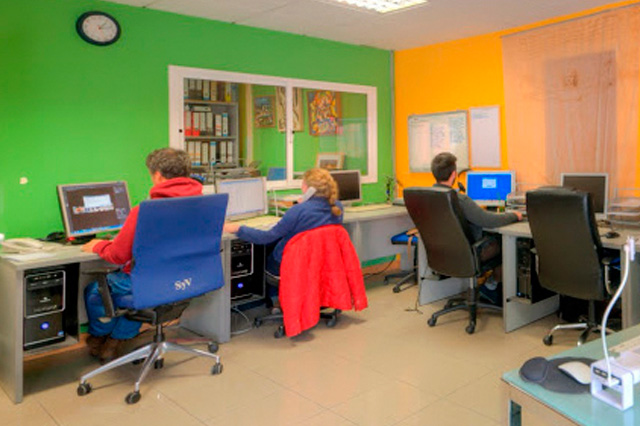 coach in soccer schools, trainer soccer schools, coach level 2 in soccer, expert in sports education in soccer, coach in viso del alcor