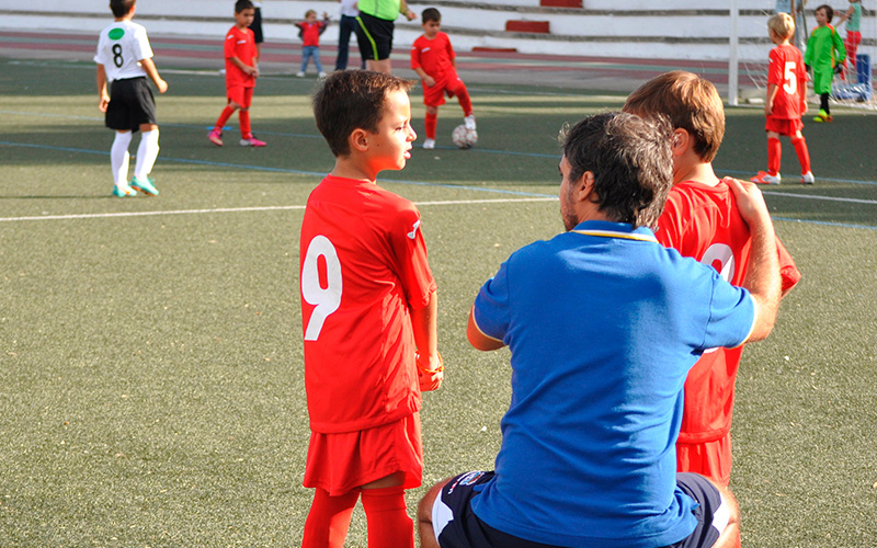 coach in soccer schools, trainer soccer schools, coach level 2 in soccer, expert in sports education in soccer, coach in viso del alcor