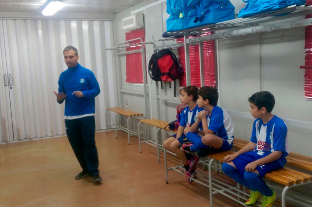 coach in soccer schools, trainer soccer schools, coach level 2 in soccer, expert in sports education in soccer, coach in viso del alcor