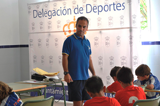 Entrenador en escuelas de futbol, fomador escuelas de futbol, entrenador nivel 2 en futbol, tecnico en enseñanzas deportivas en futbol, entrenador en el viso del alcor
