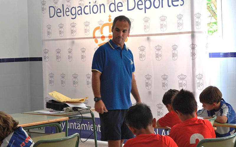 Entrenador en escuelas de futbol, fomador escuelas de futbol, entrenador nivel 2 en futbol, tecnico en enseñanzas deportivas en futbol, entrenador en el viso del alcor