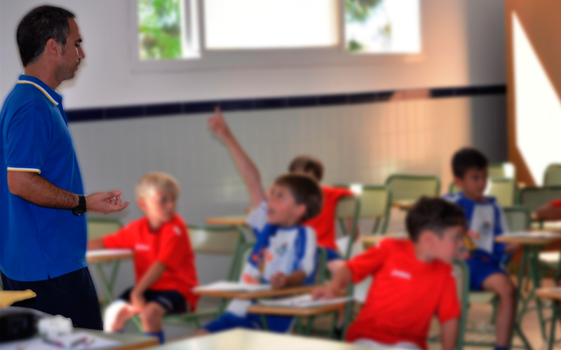 Entrenador en escuelas de futbol, fomador escuelas de futbol, entrenador nivel 2 en futbol, tecnico en enseñanzas deportivas en futbol, entrenador en el viso del alcor